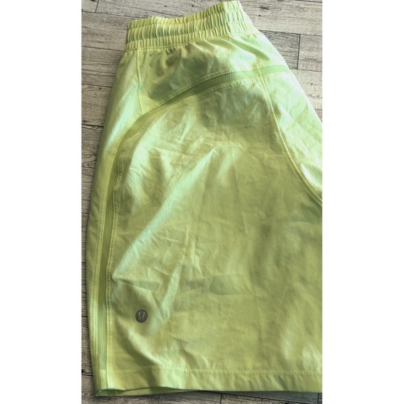 Mens Yellow Lululemon Pace Breaker Shorts Athletic Light weight SMALL - Picture 1 of 8